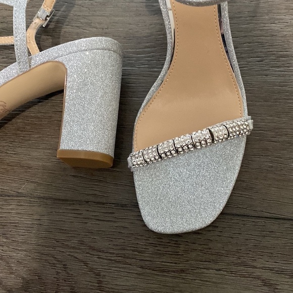 NWT Jewel Badgley Mischka Silver jewel dressy block heels | Size 7 - Picture 10 of 13